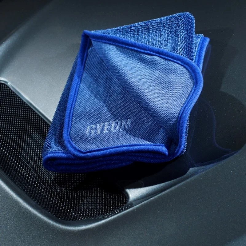 Serviette de detailing Gyeon Q²M Silk Dryer Evo en microfibre pour une finition impeccable